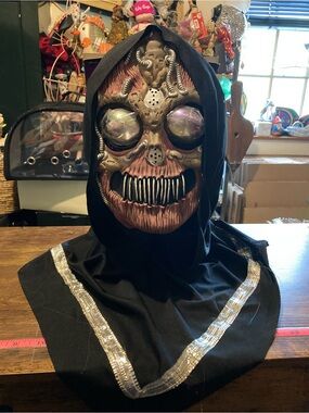 Vintage Fun World Eerie Alien mask